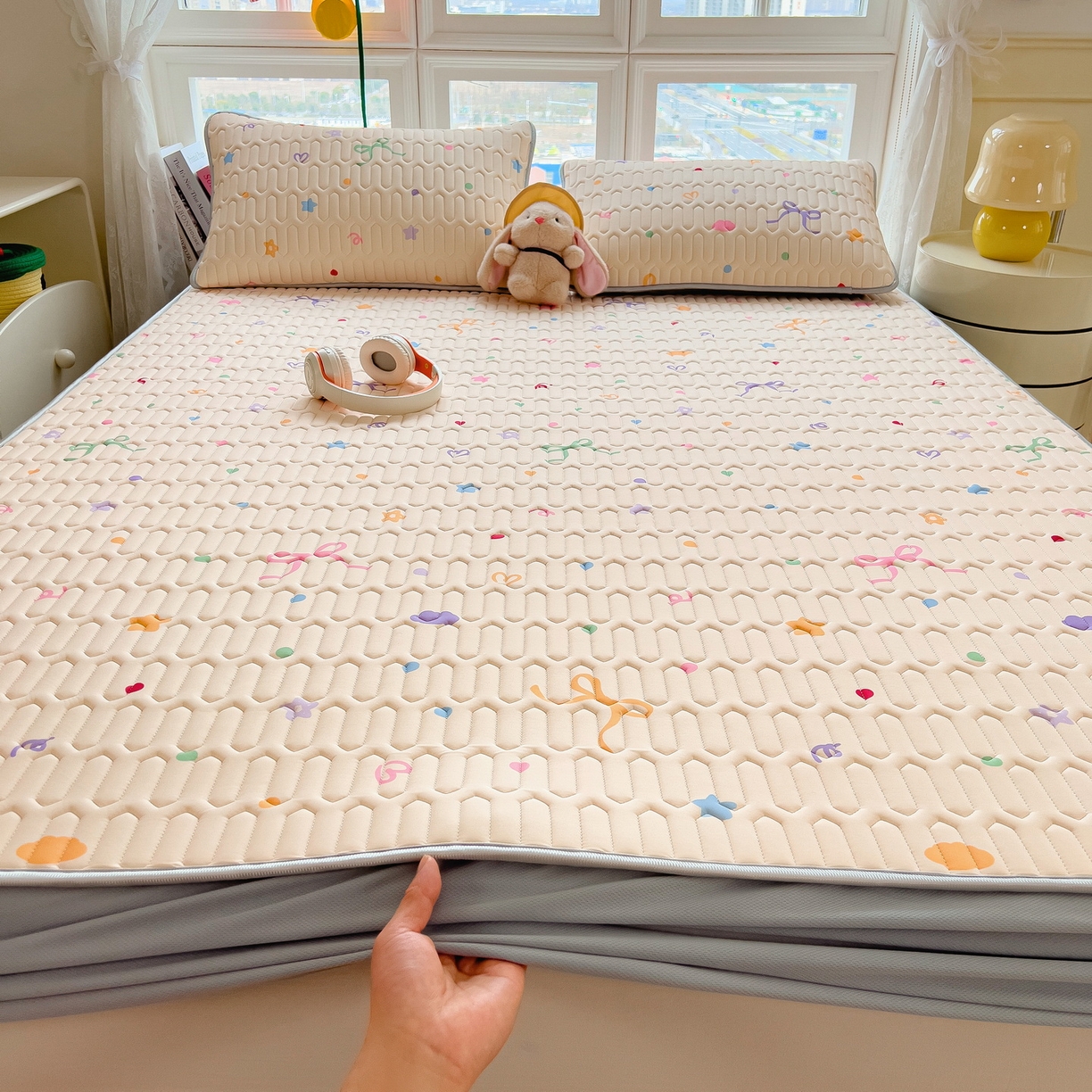 91家纺网 家纺一手货源 找家纺 丝羽坊 2026新款高密凉感丝印花乳胶凉席-床笠款 彩糖点点