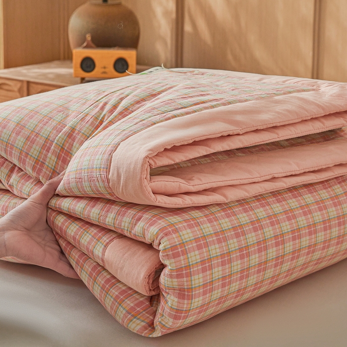 91家纺网 家纺一手货源 找家纺 牛魔王家居 2026新款A类水洗棉新疆棉花夏被 被子被芯 夏洛特粉