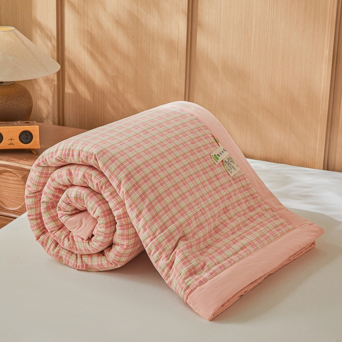 91家纺网 家纺一手货源 找家纺 牛魔王家居 2026新款A类水洗棉新疆棉花夏被 被子被芯 夏洛特粉