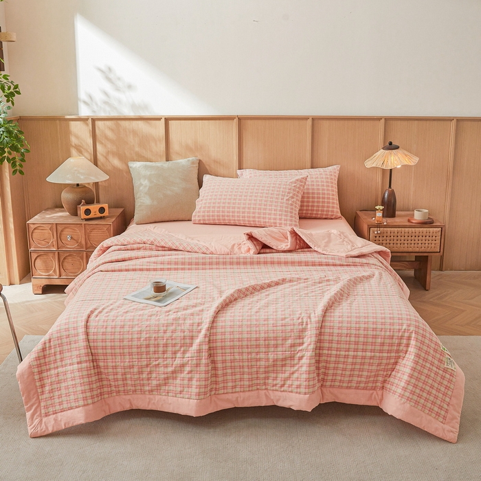 91家纺网 家纺一手货源 找家纺 牛魔王家居 2026新款A类水洗棉新疆棉花夏被 被子被芯 夏洛特粉