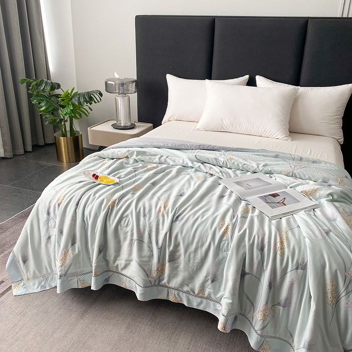 91家纺网 家纺一手货源 找家纺 太阳羽家纺 2026新款铂金莱赛尔天丝印花夏凉被镂空花边空调被夏被 花漾