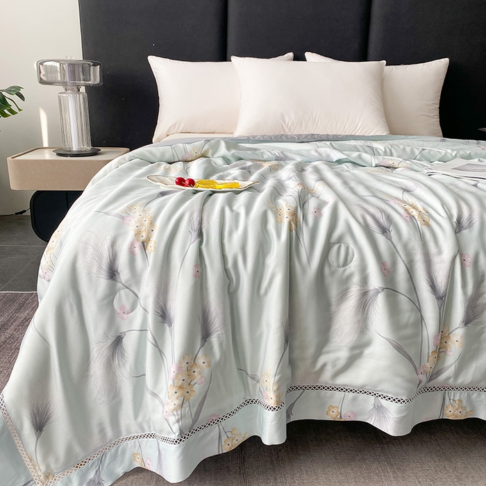 91家纺网 家纺一手货源 找家纺 太阳羽家纺 2026新款铂金莱赛尔天丝印花夏凉被镂空花边空调被夏被 花漾