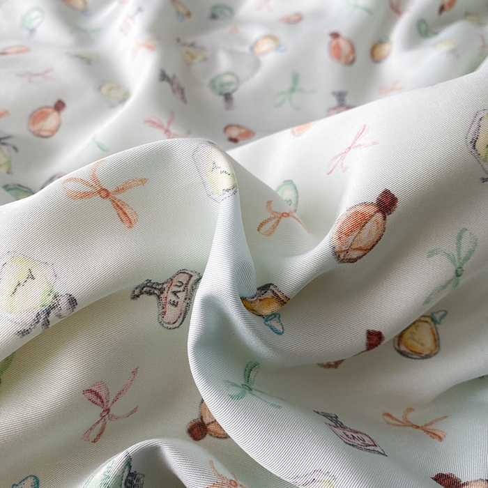 91家纺网 家纺一手货源 找家纺 太阳羽家纺 2026新款铂金莱赛尔天丝印花夏凉被镂空花边空调被夏被 夕颜若雪