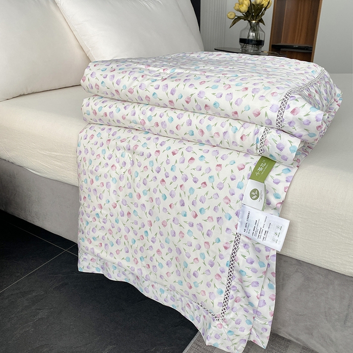 91家纺网 家纺一手货源 找家纺 太阳羽家纺 2026新款铂金莱赛尔天丝印花夏凉被镂空花边空调被夏被 曼琳米