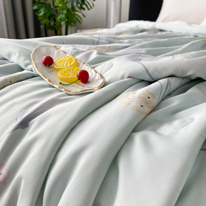 91家纺网 家纺一手货源 找家纺 太阳羽家纺 2026新款铂金莱赛尔天丝印花夏凉被镂空花边空调被夏被 花漾