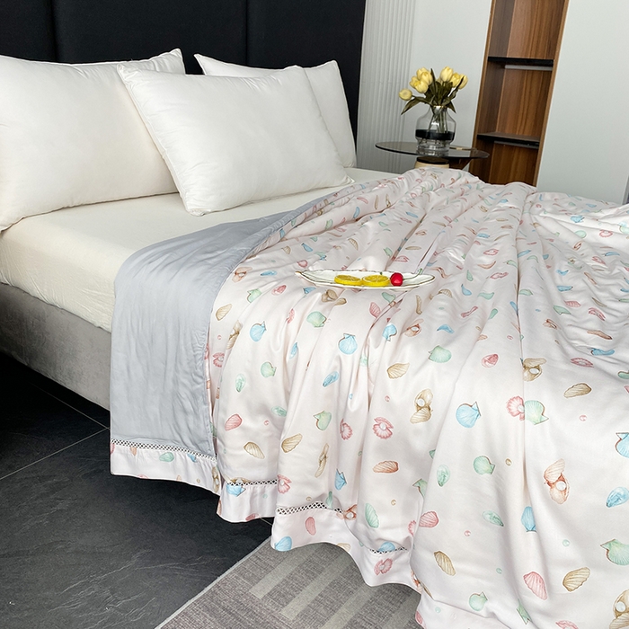 91家纺网 家纺一手货源 找家纺 太阳羽家纺 2026新款铂金莱赛尔天丝印花夏凉被镂空花边空调被夏被 晚香