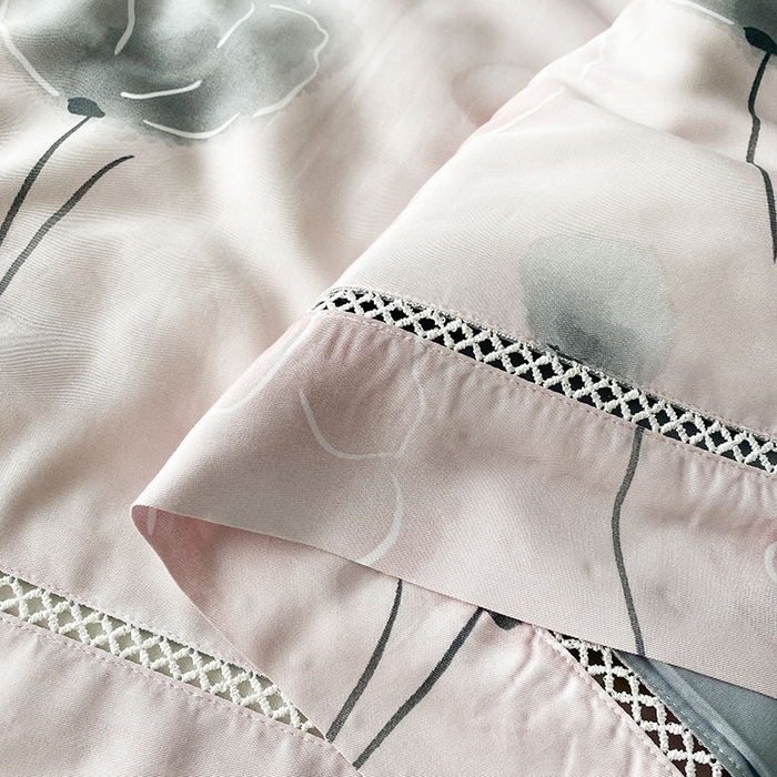 91家纺网 家纺一手货源 找家纺 太阳羽家纺 2026新款铂金莱赛尔天丝印花夏凉被镂空花边空调被夏被 蝶恋