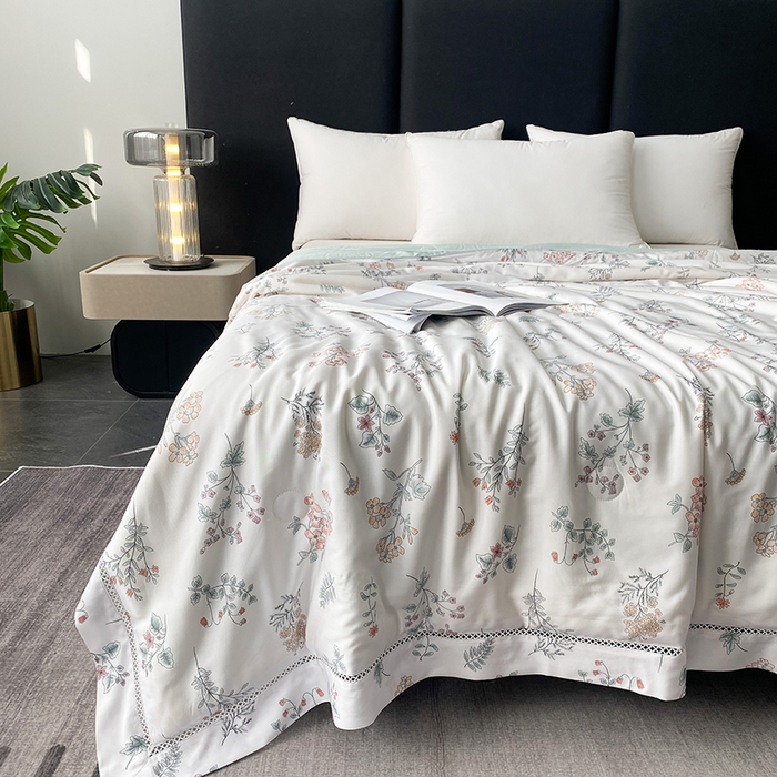 91家纺网 家纺一手货源 找家纺 太阳羽家纺 2026新款铂金莱赛尔天丝印花夏凉被镂空花边空调被夏被 棉朵