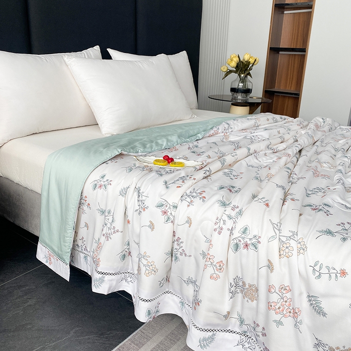 91家纺网 家纺一手货源 找家纺 太阳羽家纺 2026新款铂金莱赛尔天丝印花夏凉被镂空花边空调被夏被 棉朵