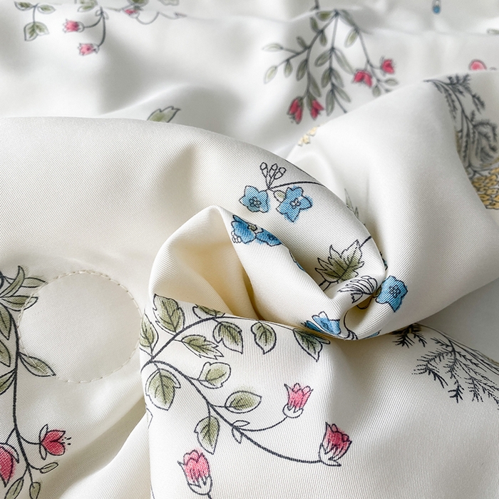 91家纺网 家纺一手货源 找家纺 太阳羽家纺 2026新款铂金莱赛尔天丝印花夏凉被镂空花边空调被夏被 格林童话