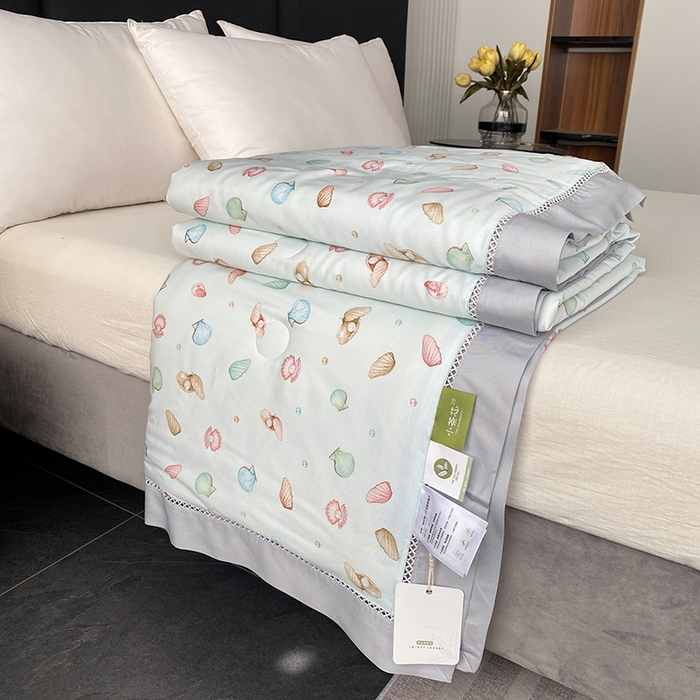 91家纺网 家纺一手货源 找家纺 太阳羽家纺 2026新款铂金莱赛尔天丝印花夏凉被镂空花边空调被夏被 花开半夏