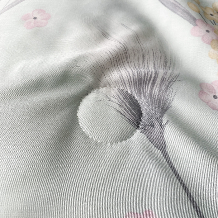 91家纺网 家纺一手货源 找家纺 太阳羽家纺 2026新款铂金莱赛尔天丝印花夏凉被镂空花边空调被夏被 花漾