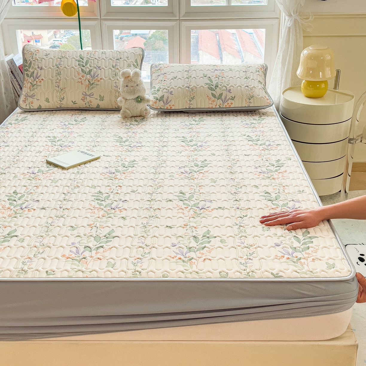 91家纺网 家纺一手货源 找家纺 丝羽坊 2026新款高密凉感丝印花乳胶凉席-床笠款 林间私语