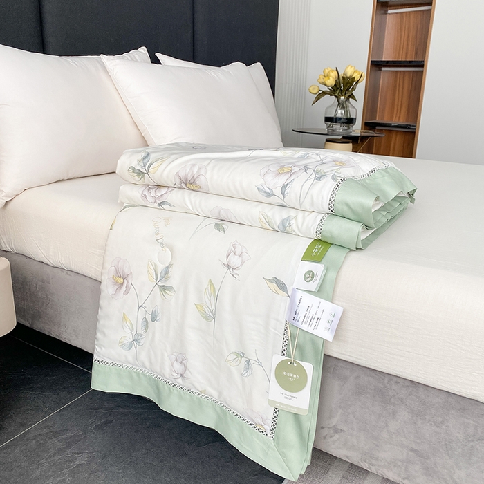 91家纺网 家纺一手货源 找家纺 太阳羽家纺 2026新款铂金莱赛尔天丝印花夏凉被镂空花边空调被夏被 艾美