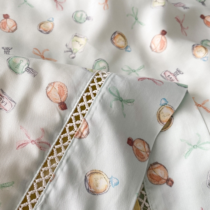 91家纺网 家纺一手货源 找家纺 太阳羽家纺 2026新款铂金莱赛尔天丝印花夏凉被镂空花边空调被夏被 夕颜若雪