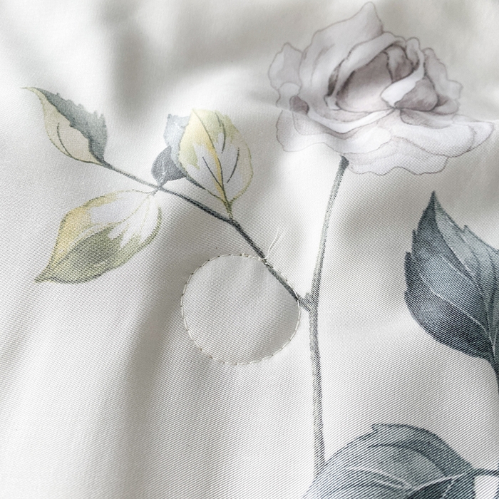 91家纺网 家纺一手货源 找家纺 太阳羽家纺 2026新款铂金莱赛尔天丝印花夏凉被镂空花边空调被夏被 艾美