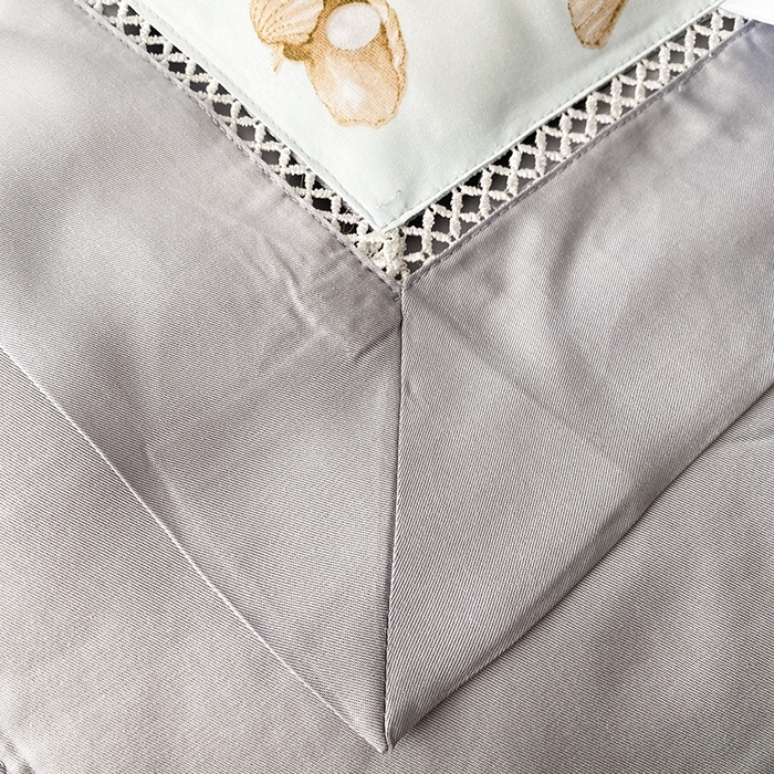 91家纺网 家纺一手货源 找家纺 太阳羽家纺 2026新款铂金莱赛尔天丝印花夏凉被镂空花边空调被夏被 花开半夏