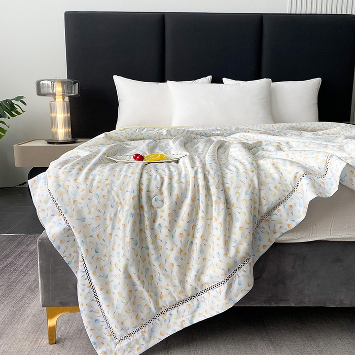 91家纺网 家纺一手货源 找家纺 太阳羽家纺 2026新款铂金莱赛尔天丝印花夏凉被镂空花边空调被夏被 风信子