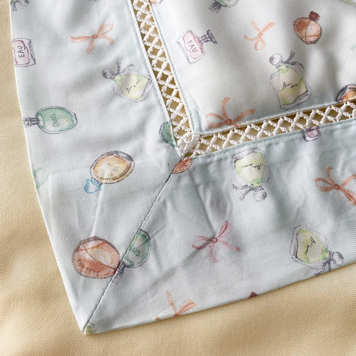 91家纺网 家纺一手货源 找家纺 太阳羽家纺 2026新款铂金莱赛尔天丝印花夏凉被镂空花边空调被夏被 夕颜若雪