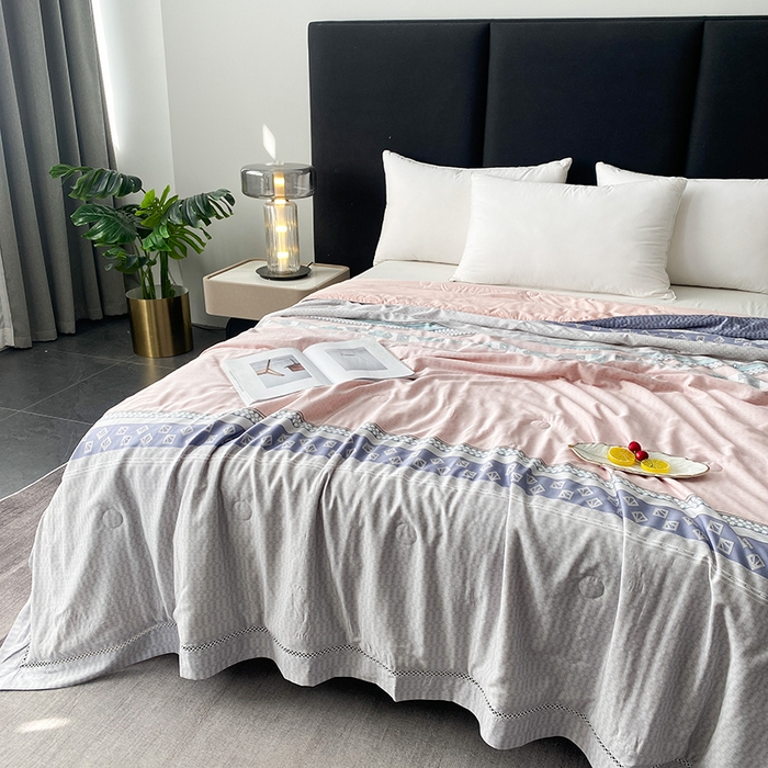 91家纺网 家纺一手货源 找家纺 太阳羽家纺 2026新款铂金莱赛尔天丝印花夏凉被镂空花边空调被夏被 朵美