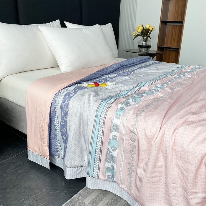 91家纺网 家纺一手货源 找家纺 太阳羽家纺 2026新款铂金莱赛尔天丝印花夏凉被镂空花边空调被夏被 朵美