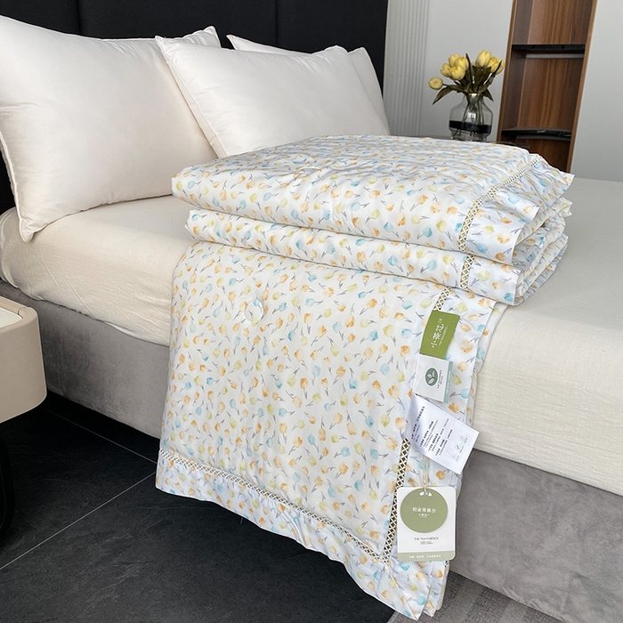 91家纺网 家纺一手货源 找家纺 太阳羽家纺 2026新款铂金莱赛尔天丝印花夏凉被镂空花边空调被夏被 风信子