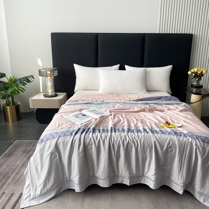 91家纺网 家纺一手货源 找家纺 太阳羽家纺 2026新款铂金莱赛尔天丝印花夏凉被镂空花边空调被夏被 朵美