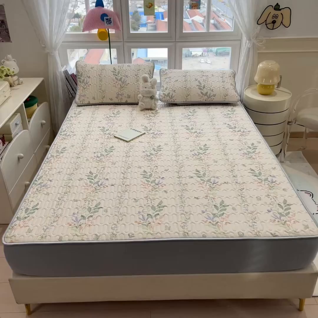 91家纺网 家纺一手货源 找家纺 丝羽坊 2026新款高密凉感丝印花乳胶凉席-床笠款 林间私语