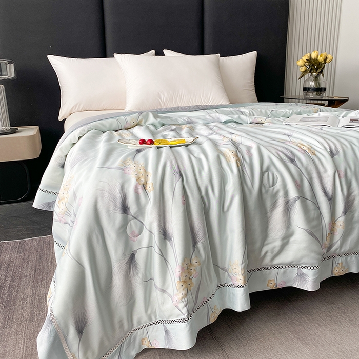 91家纺网 家纺一手货源 找家纺 太阳羽家纺 2026新款铂金莱赛尔天丝印花夏凉被镂空花边空调被夏被 花漾