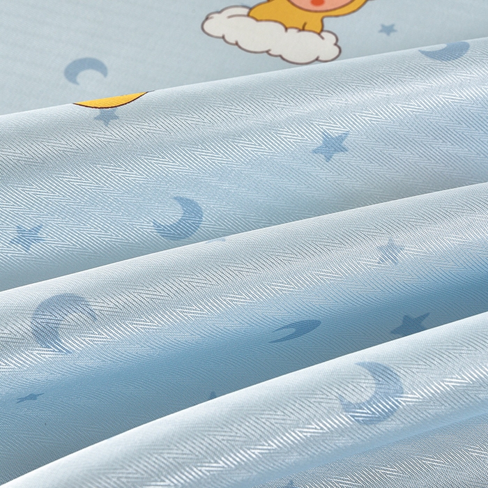 91家纺网 家纺一手货源 找家纺 念家居 2026新款轻奢可机洗水洗床单款高密大版斜纹冰丝凉席三件套 淡蓝童趣