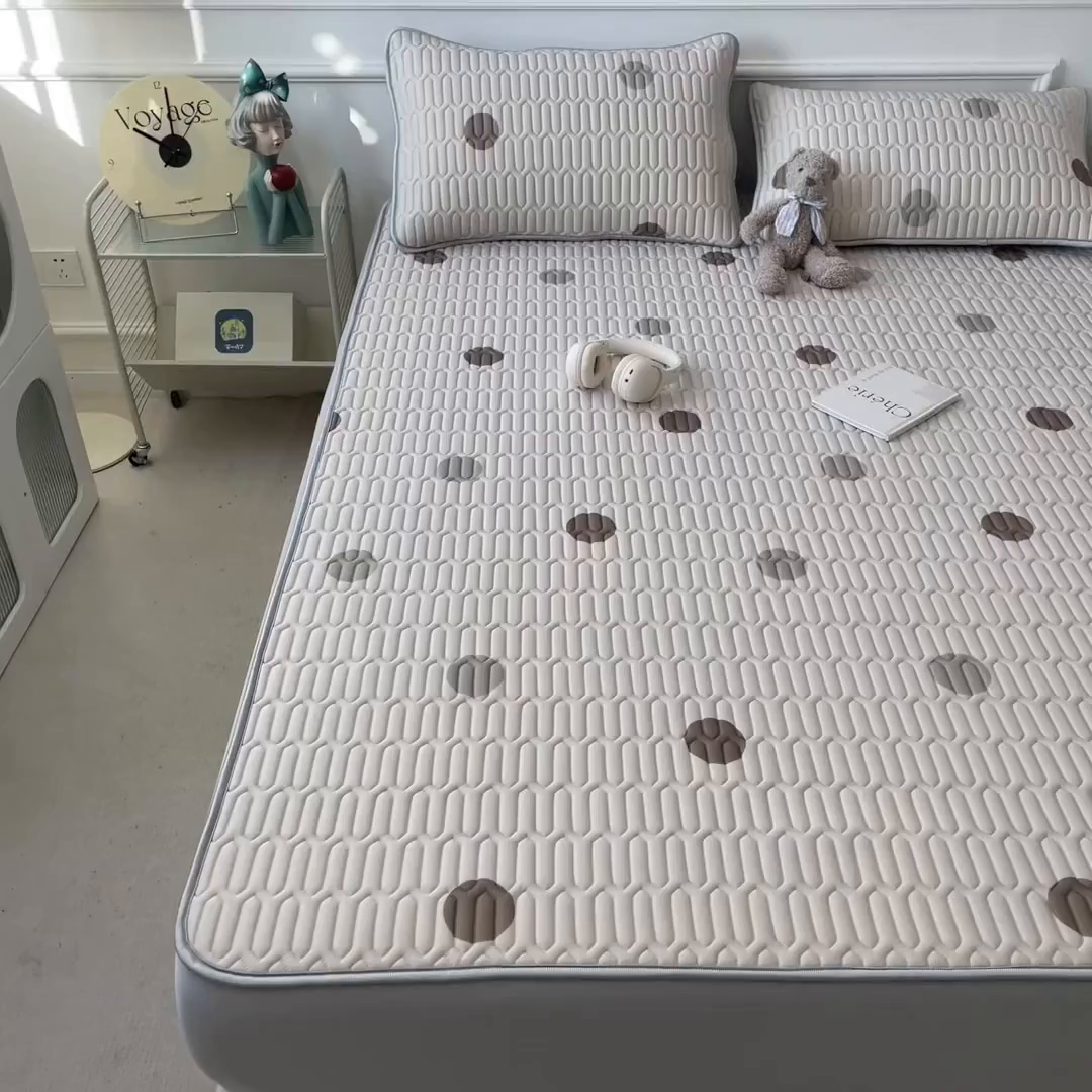 91家纺网 家纺一手货源 找家纺 丝羽坊 2026新款高密凉感丝印花乳胶凉席-床笠款 爱的圈圈