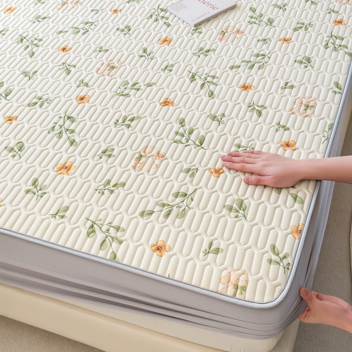 91家纺网 家纺一手货源 找家纺 丝羽坊 2026新款高密凉感丝印花乳胶凉席-床笠款 春意盎然