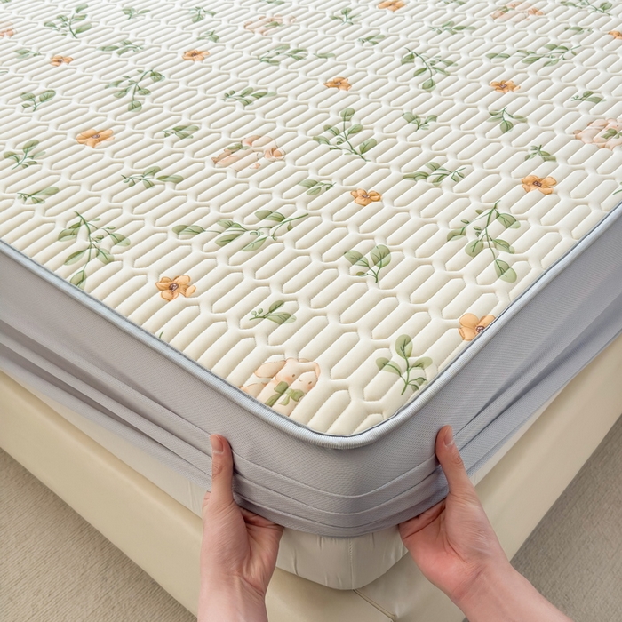 91家纺网 家纺一手货源 找家纺 丝羽坊 2026新款高密凉感丝印花乳胶凉席-床笠款 春意盎然