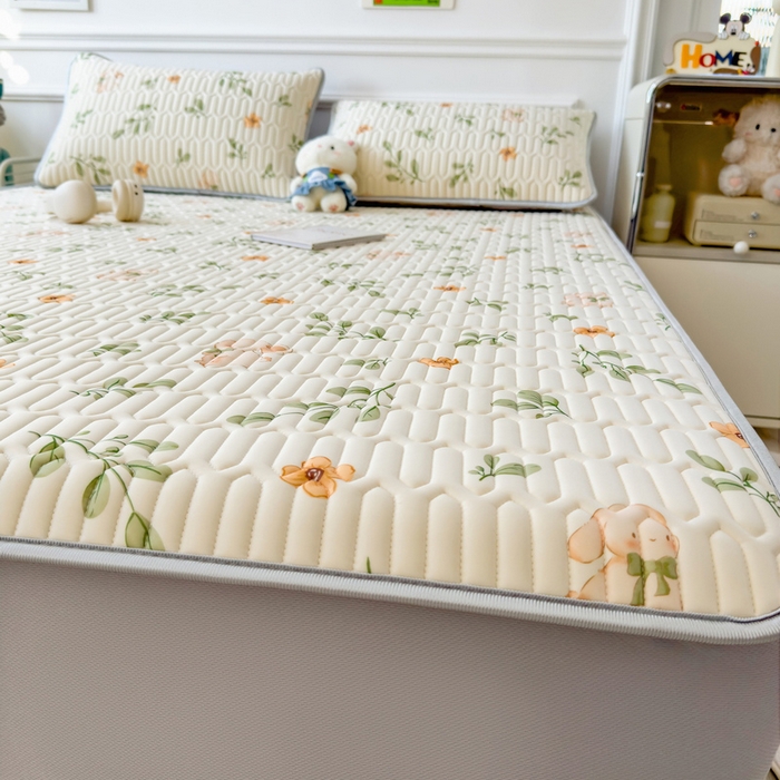 91家纺网 家纺一手货源 找家纺 丝羽坊 2026新款高密凉感丝印花乳胶凉席-床笠款 春意盎然