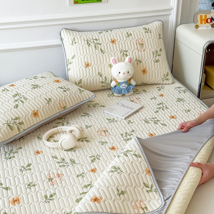 91家纺网 家纺一手货源 找家纺 丝羽坊 2026新款高密凉感丝印花乳胶凉席-床笠款 春意盎然