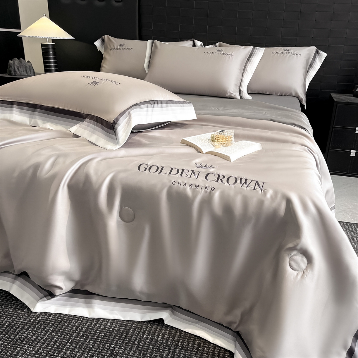 91家纺网 家纺一手货源 找家纺 笙意家纺 2026新款水洗冰丝数码宽边刺绣夏被夏凉被空调被-贝拉系列 贝拉-山灰+中灰