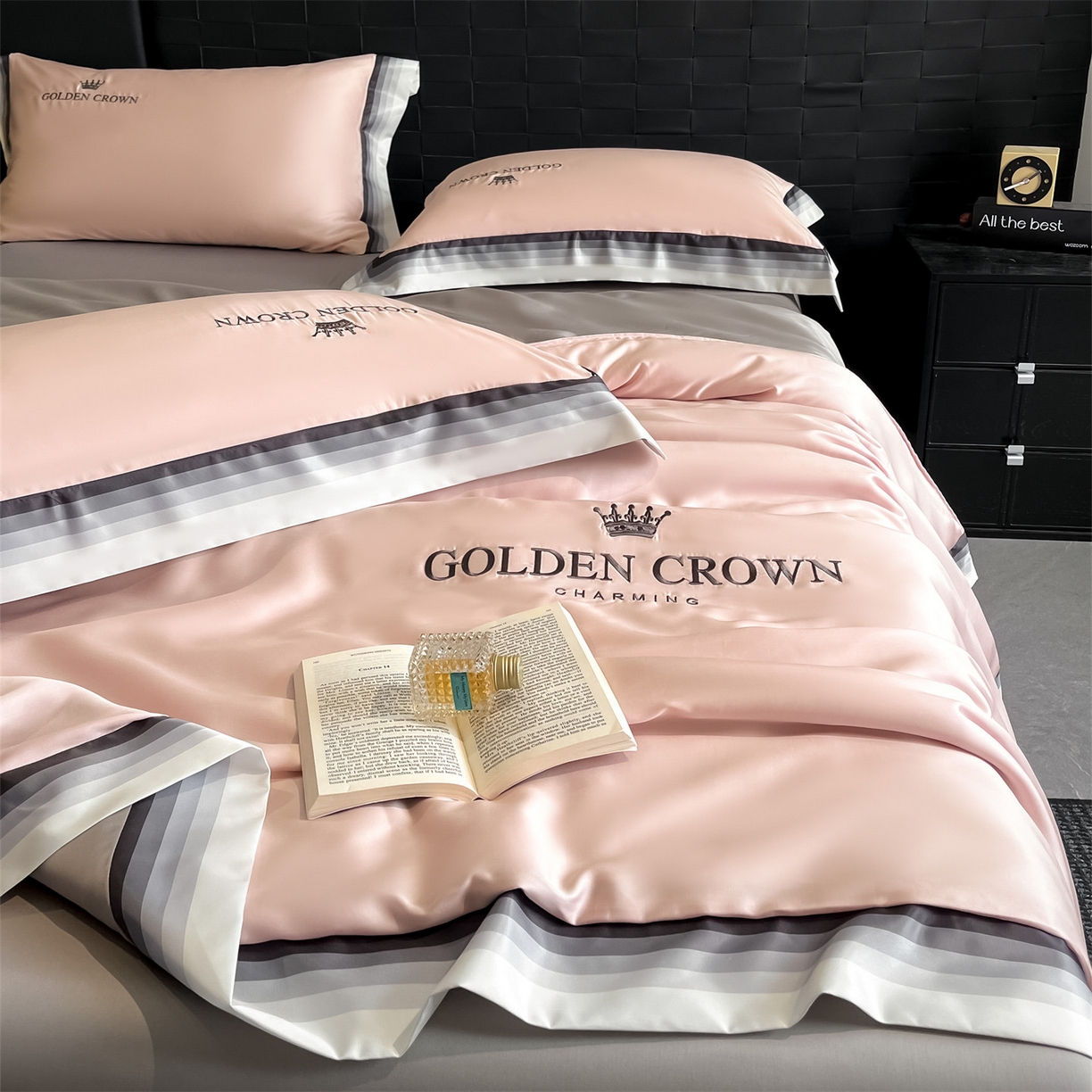 91家纺网 家纺一手货源 找家纺 笙意家纺 2026新款水洗冰丝数码宽边刺绣夏被夏凉被空调被-贝拉系列 贝拉-奶油粉+山灰