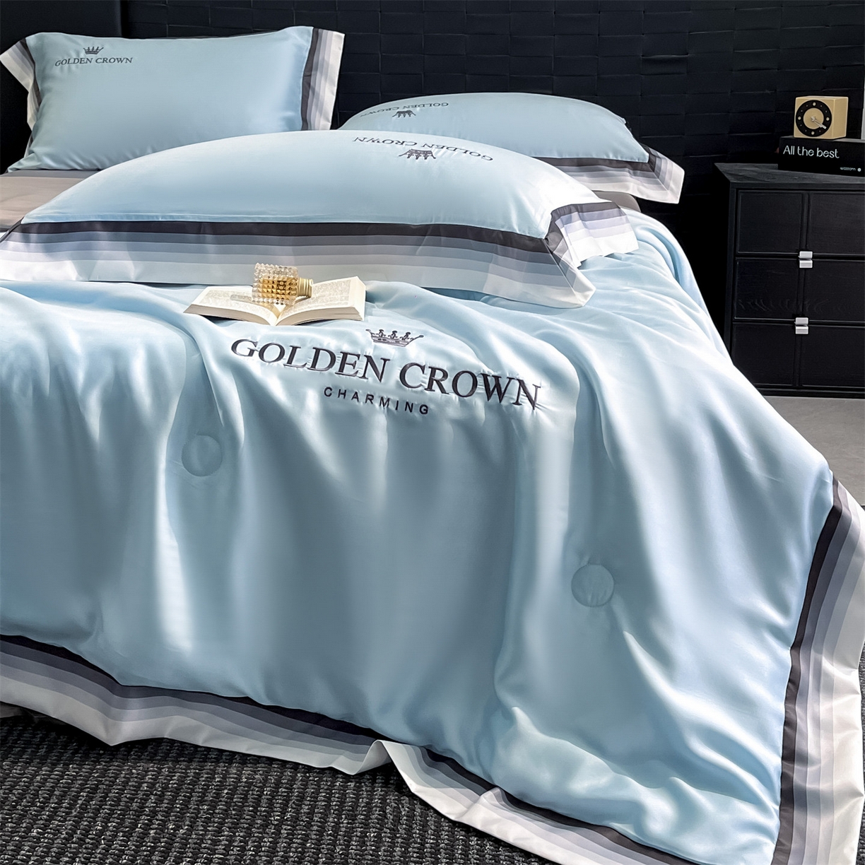 91家纺网 家纺一手货源 找家纺 笙意家纺 2026新款水洗冰丝数码宽边刺绣夏被夏凉被空调被-贝拉系列 贝拉-天空蓝+山灰