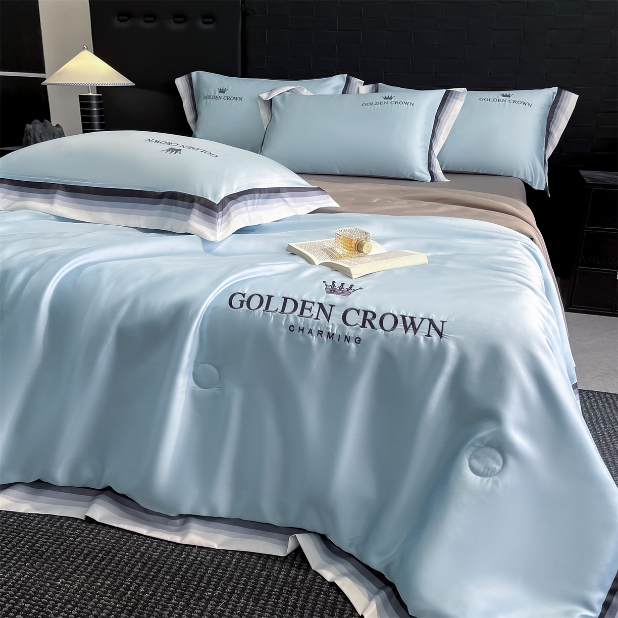 91家纺网 家纺一手货源 找家纺 笙意家纺 2026新款水洗冰丝数码宽边刺绣夏被夏凉被空调被-贝拉系列 贝拉-天空蓝+山灰