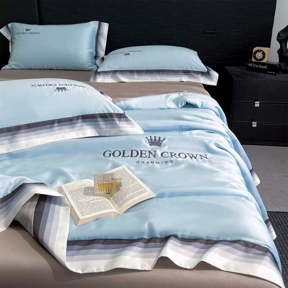 91家纺网 家纺一手货源 找家纺 笙意家纺 2026新款水洗冰丝数码宽边刺绣夏被夏凉被空调被-贝拉系列 贝拉-天空蓝+山灰