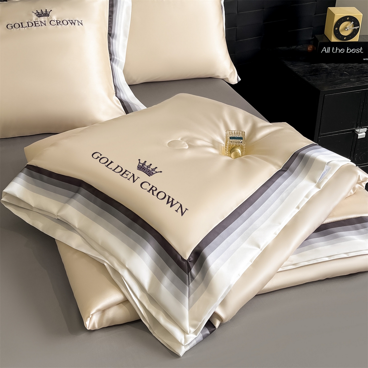 91家纺网 家纺一手货源 找家纺 笙意家纺 2026新款水洗冰丝数码宽边刺绣夏被夏凉被空调被-贝拉系列 贝拉-梧桐杏+山灰