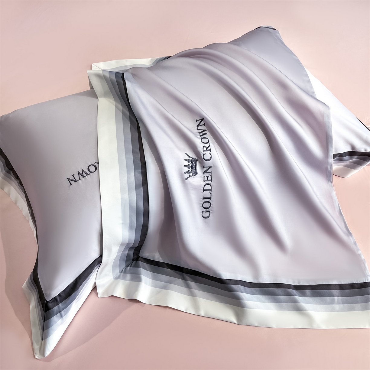 91家纺网 家纺一手货源 找家纺 笙意家纺 2026新款水洗冰丝数码宽边刺绣夏被夏凉被空调被-贝拉系列 贝拉-优雅紫+奶油粉