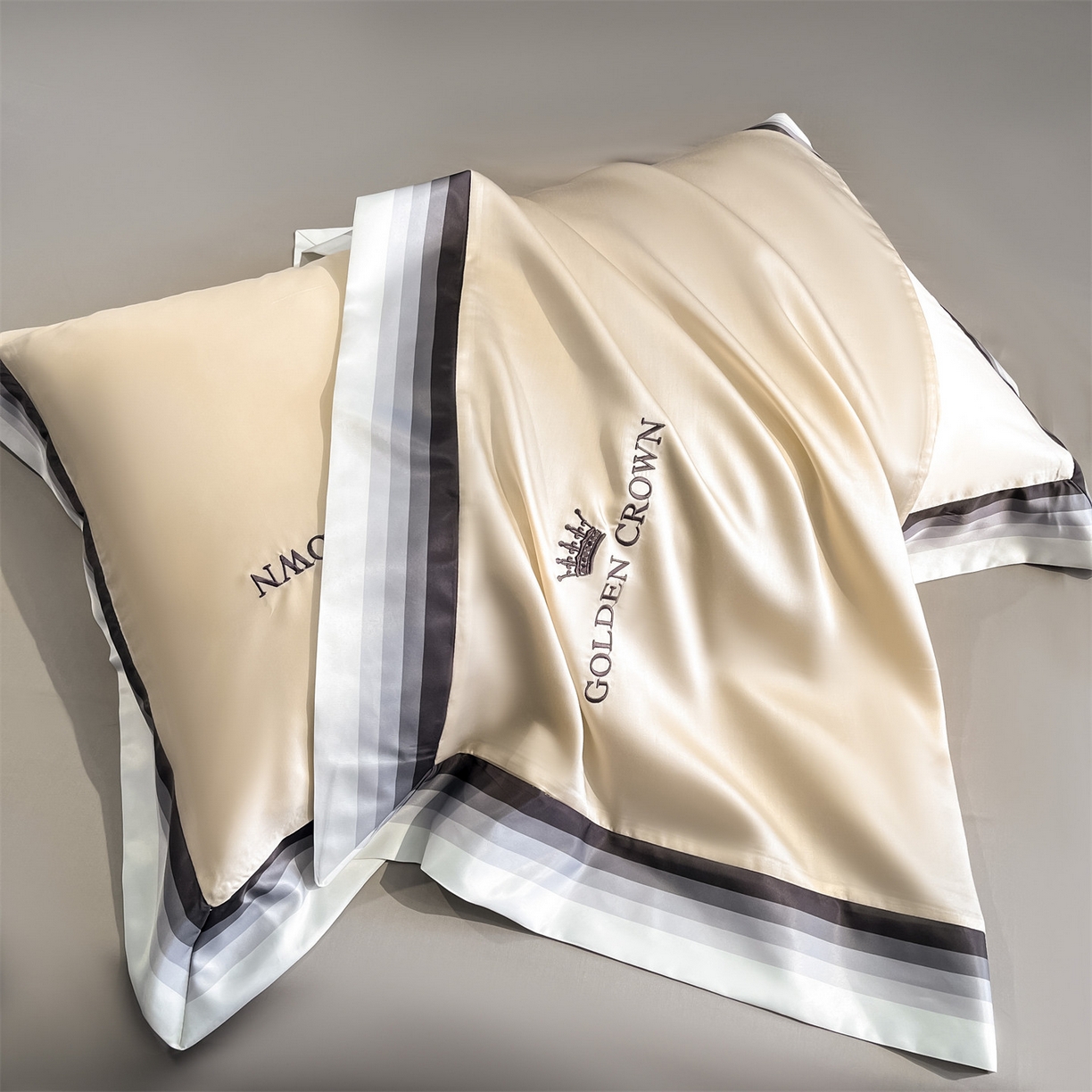 91家纺网 家纺一手货源 找家纺 笙意家纺 2026新款水洗冰丝数码宽边刺绣夏被夏凉被空调被-贝拉系列 贝拉-梧桐杏+山灰