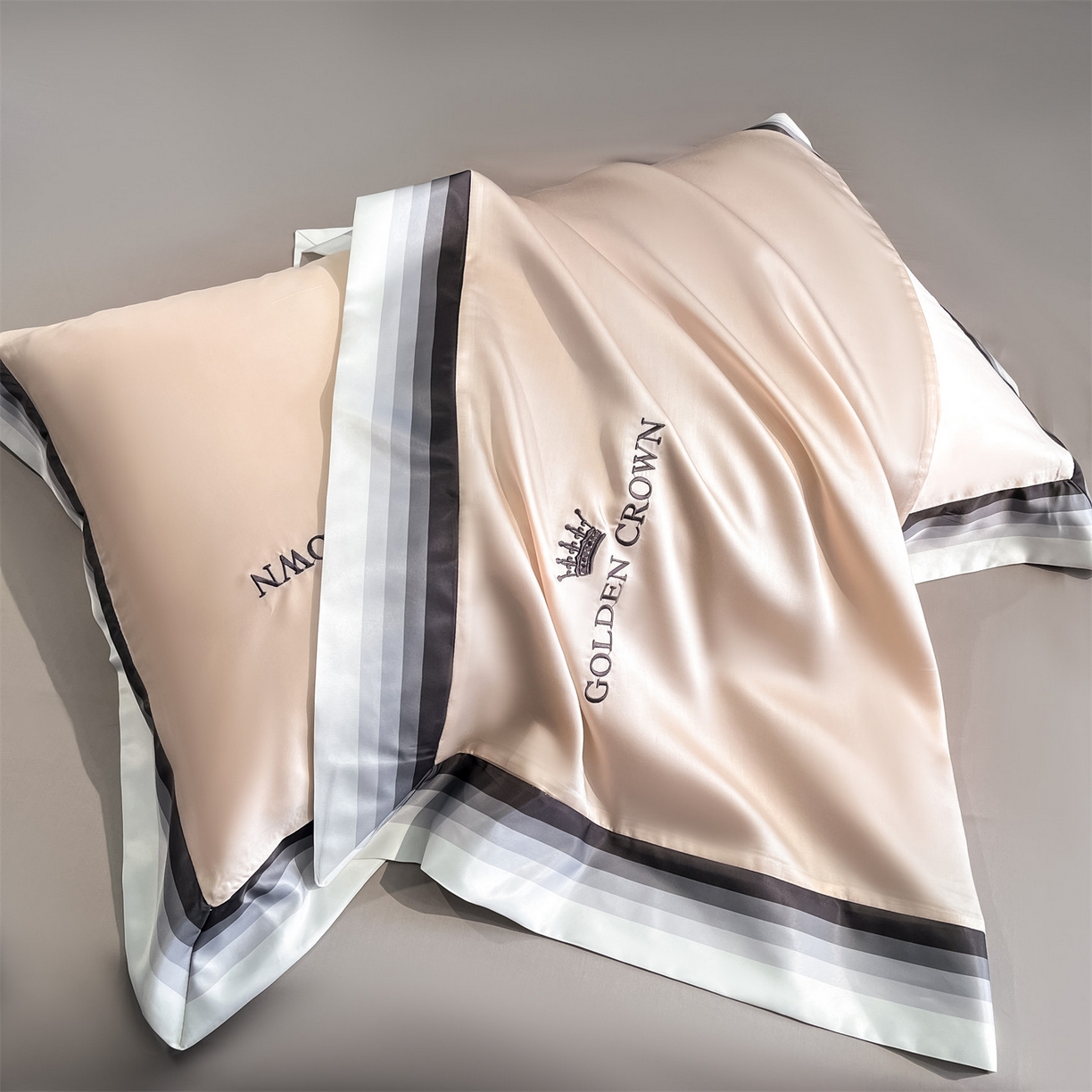 91家纺网 家纺一手货源 找家纺 笙意家纺 2026新款水洗冰丝数码宽边刺绣夏被夏凉被空调被-贝拉系列 贝拉-梧桐杏+山灰