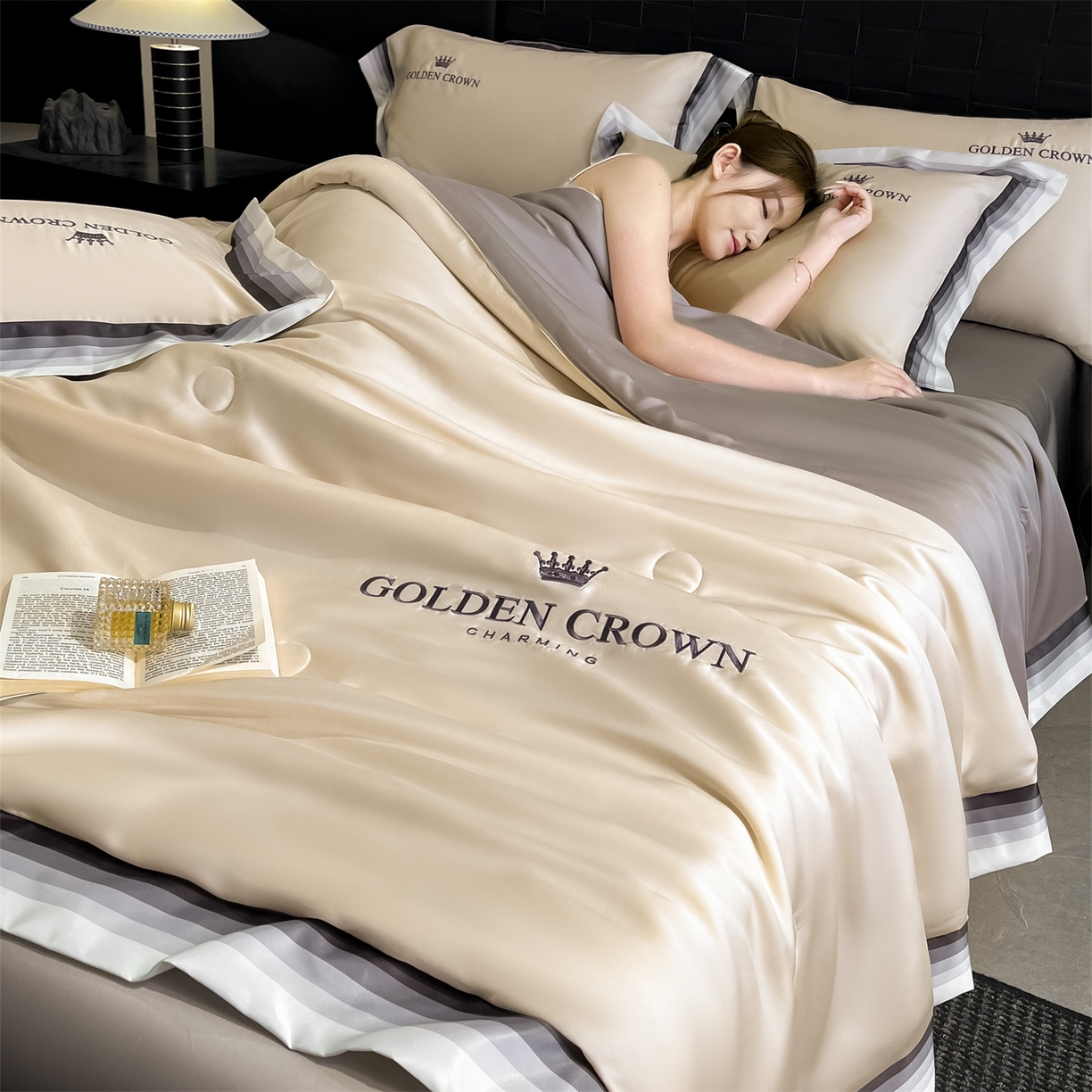 91家纺网 家纺一手货源 找家纺 笙意家纺 2026新款水洗冰丝数码宽边刺绣夏被夏凉被空调被-贝拉系列 贝拉-梧桐杏+山灰