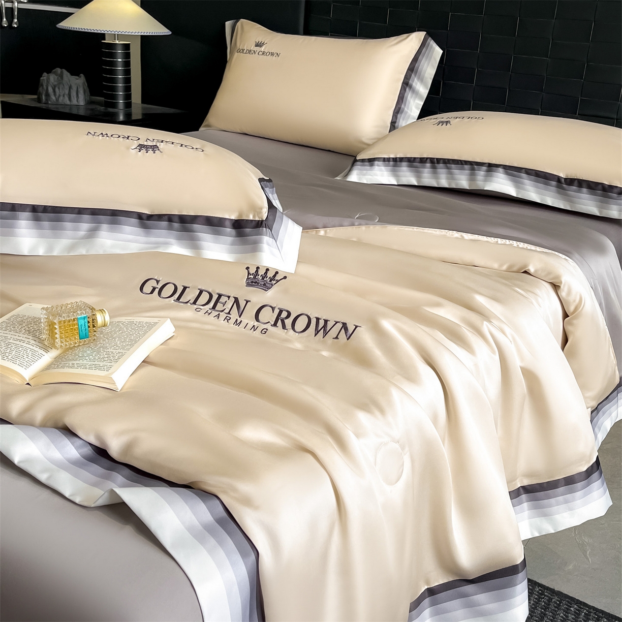 91家纺网 家纺一手货源 找家纺 笙意家纺 2026新款水洗冰丝数码宽边刺绣夏被夏凉被空调被-贝拉系列 贝拉-梧桐杏+山灰