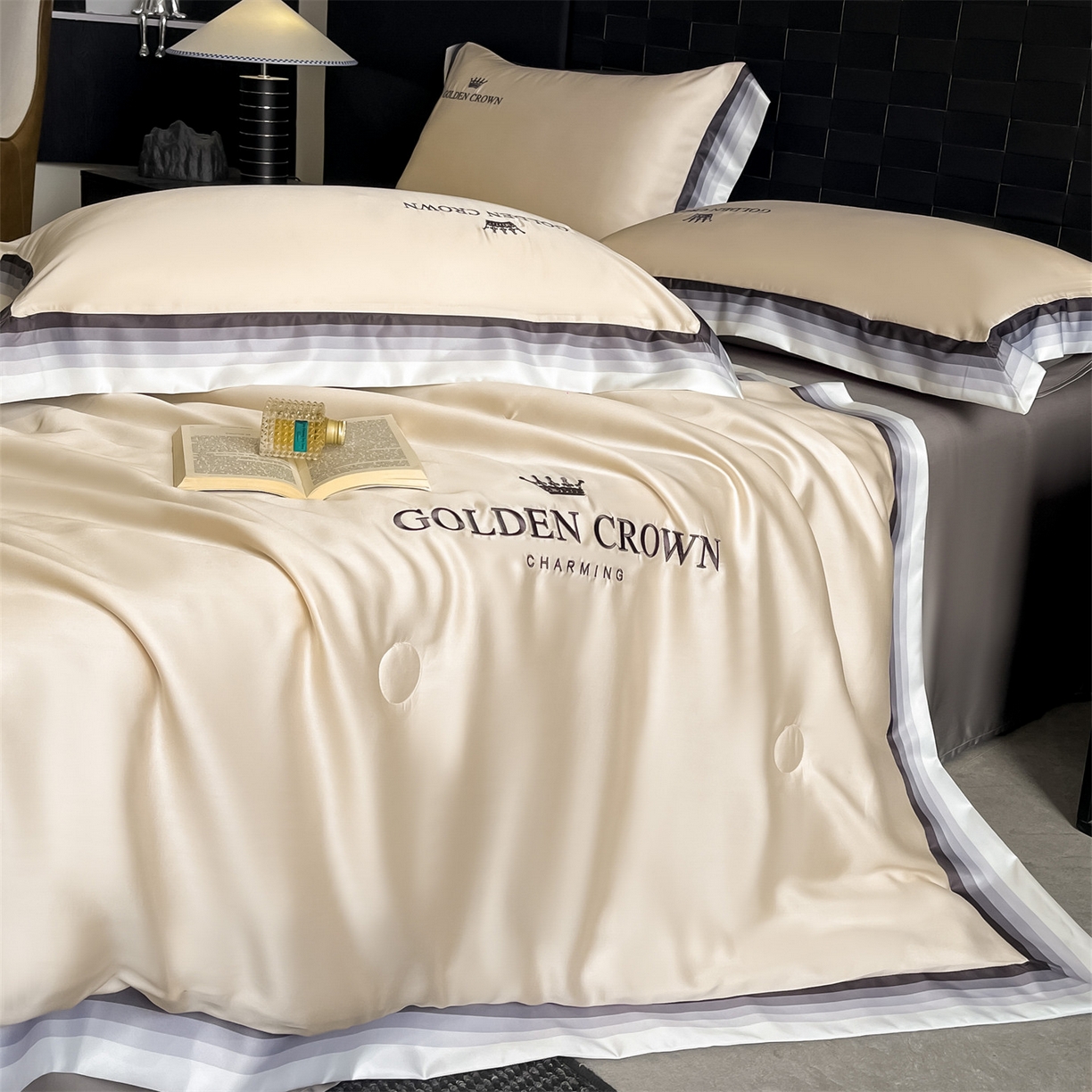 91家纺网 家纺一手货源 找家纺 笙意家纺 2026新款水洗冰丝数码宽边刺绣夏被夏凉被空调被-贝拉系列 贝拉-梧桐杏+山灰