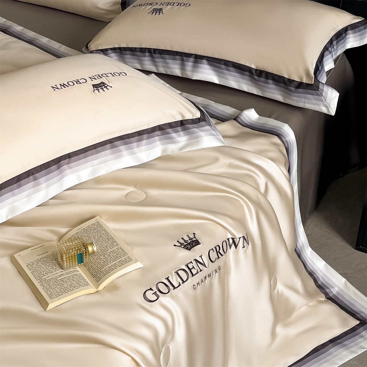 91家纺网 家纺一手货源 找家纺 笙意家纺 2026新款水洗冰丝数码宽边刺绣夏被夏凉被空调被-贝拉系列 贝拉-梧桐杏+山灰