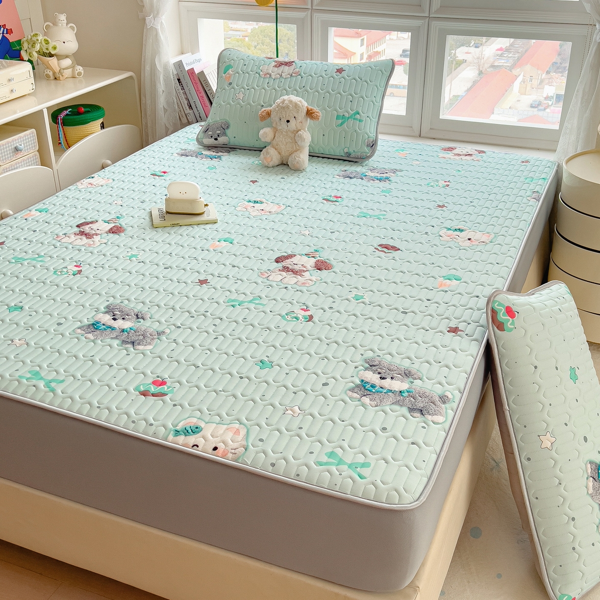 91家纺网 家纺一手货源 找家纺 丝羽坊 2026新款高密凉感丝印花乳胶凉席-床笠款 奶绿汪仔