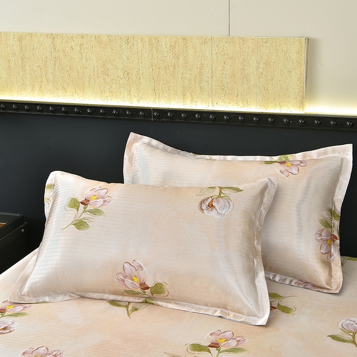 91家纺网 家纺一手货源 找家纺 念家居 2026新款轻奢可机洗水洗床单款高密大版斜纹冰丝凉席三件套 杏色花卉